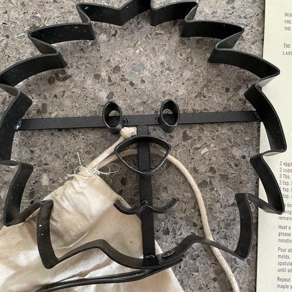 Williams Sonoma set of 3 metal jungle animal pancake molds - Picture 4 of 7